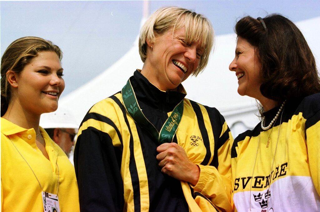 Agneta Andersson tillsammans med drottning Silvia och prinsessan Victoria efter prisutdelningen i OS i Atlanta 1996.