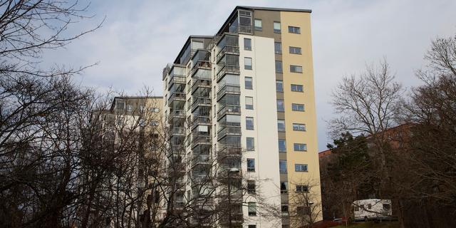 Hyresrätt eller bostadsrätt – vad väljer du ? På bilden ett Höghus i Hägersten.