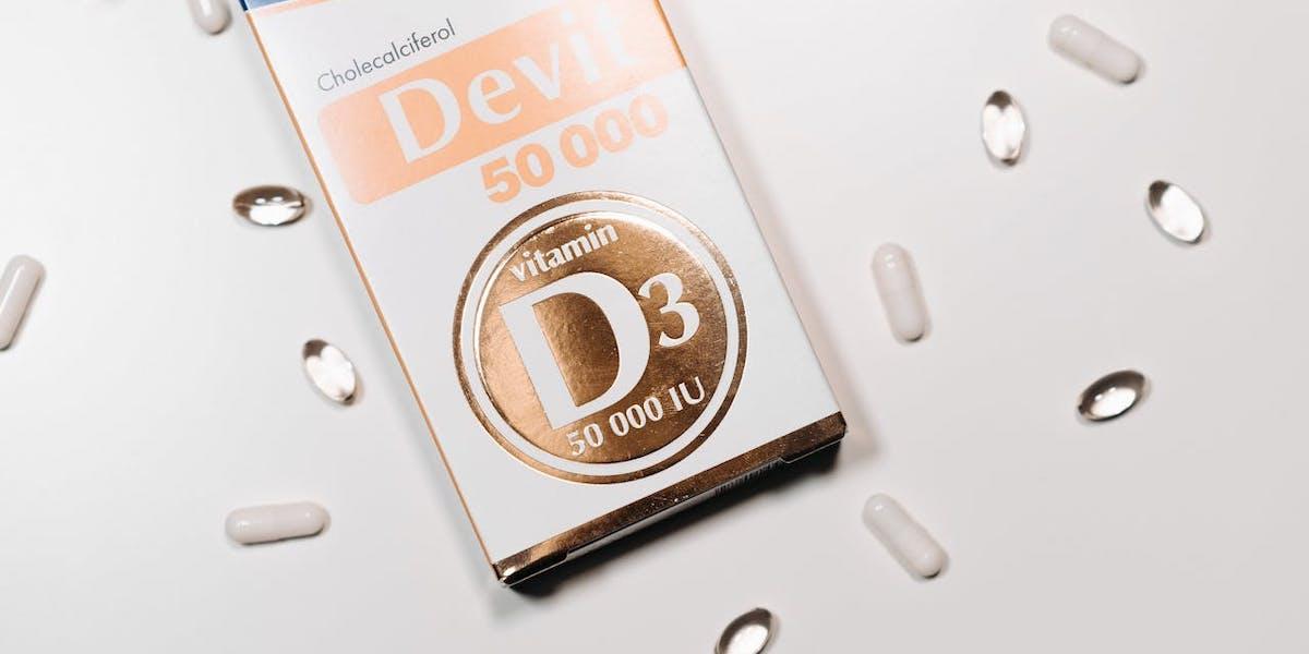 En förpackning med vitamin D3. Vitamin D3 i hög dos har i kliniska prövningar visat sig ha effekt på sjukdomsaktiviteten vid debuterande MS
