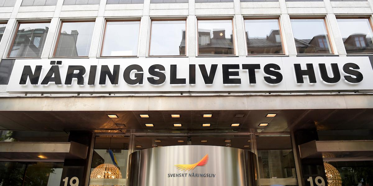 Fasaden på Näringslivets hus. Svenskt Näringsliv motsätter sig arbetstidsförkortning för löntagare trots att deras egen kontorspersonal fått det