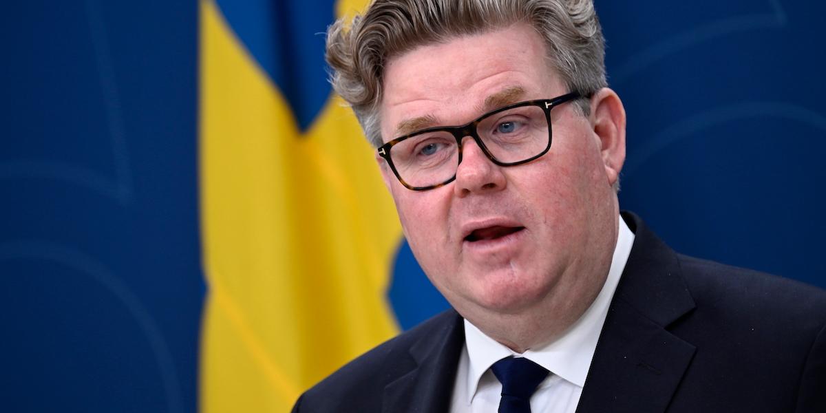 Justitieminister Gunnar Strömmer (M), han säger att regeringen genom sitt nya lagförslag stärker skyddet för personer som ofta är särskilt sårbara för brottslighet, som äldre och barn