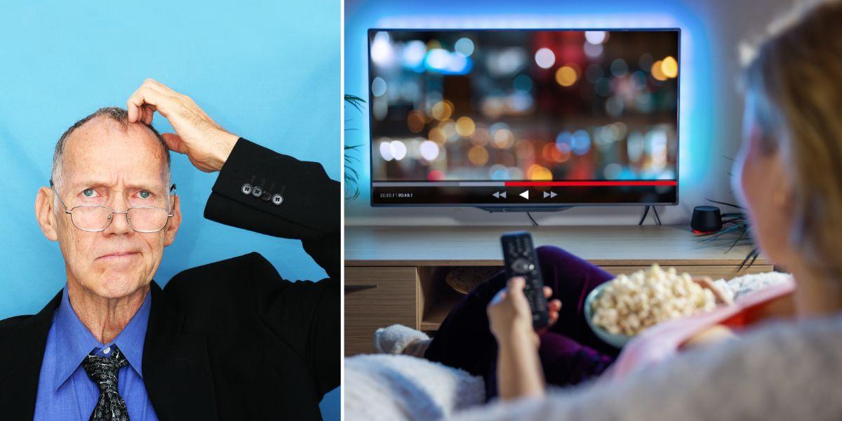 En man kliar sig i hunudet och en kvinna tittar på tv. Ibland kan det stå riktigt konstiga saker i SVT:s textning av nyhetssändningar, det beror bland annat på teknikutvecklingen och ökade krav på direkttextning