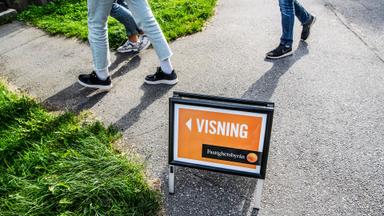 En skylt som visar till en lägenhetsvising.