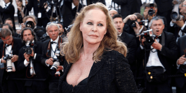 Ursula Andress på röda mattan