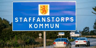 Vägskylt där det står Staffanstorp kommun.