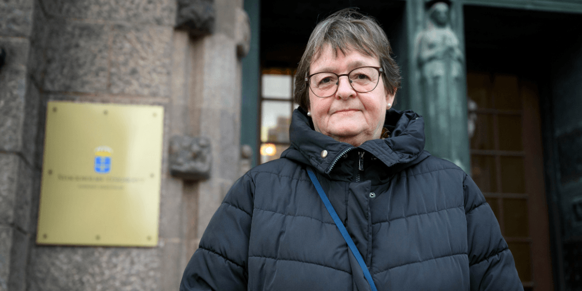 En kvinna som stämmer staten.