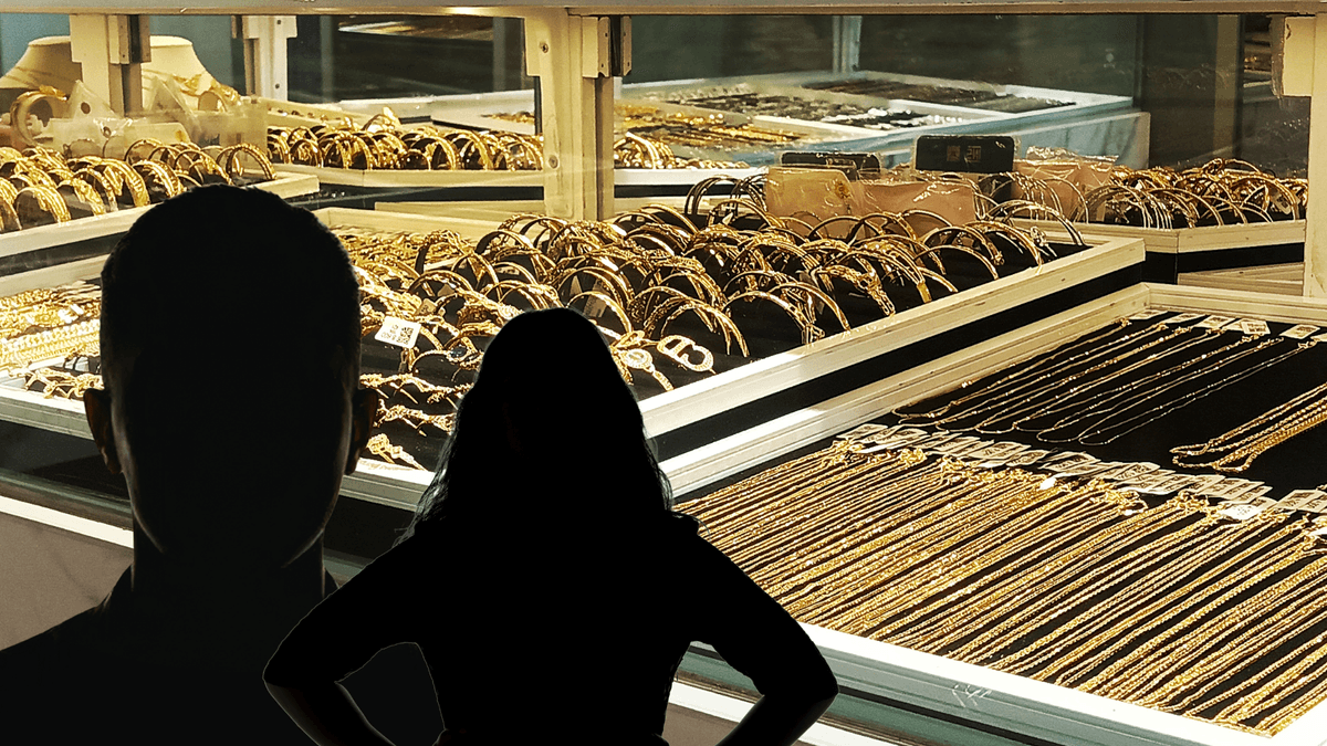 Två mörka siluetter framför smycken av guld.