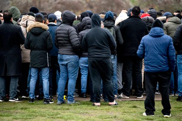 Bilden är från en tidigare begravning, innan coronapandemin.